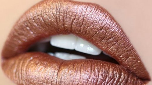 How to Make a Chocolate Homemade Lip Gloss? 